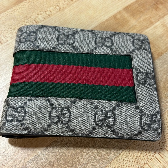 Preowned Gucci Wallet Men. Great condition. - Picture 1 of 6